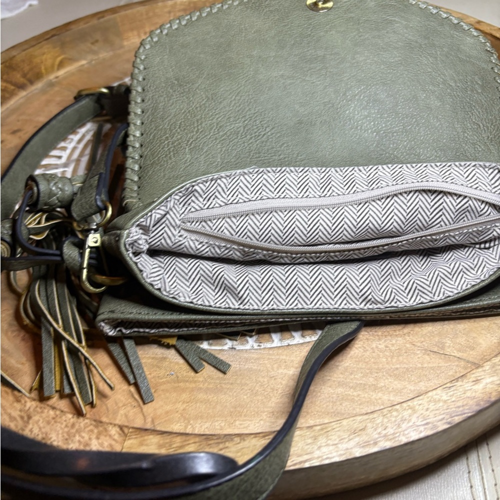 Jen & Co. Purse mossy green vegan leather crossbody bag. - Picture 10 of 12